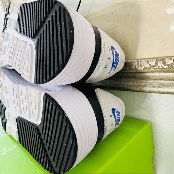 Nike Air Max SC White and Black Sneakers with Air Max Cushioning. - Picture 7 of 9